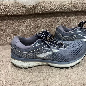Brooks Ghost 12 Black Lace up Grey/Purple Running Shoes women’s size 7